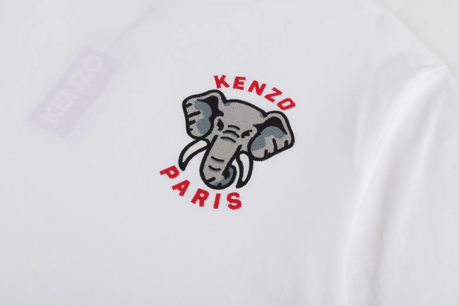 KENZ*2024SS spring and summer short-sleeved T-shirt New Arrival Takada, the mascot elephant is matched with the letter logo chain Tajima embroidery process, the letter label is embellished on the back, and the details are in place💯, OVER SIZE large version, made of 220 grams of double-ply double yarn cotton fabric, washed, and feels more comfortable, Same Style for men and women Color: Black White Size: XS-XL